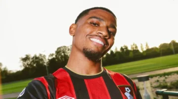 توزيع مستمر هدايا أمين عدلي في الدوري الإنجليزي الممتاز